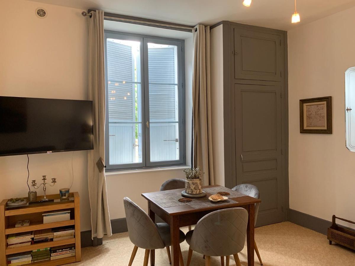 La Cour Pavée, T2 lumineux, cosy, confort 55 m2 Saint-Léonard-de-Noblat Esterno foto