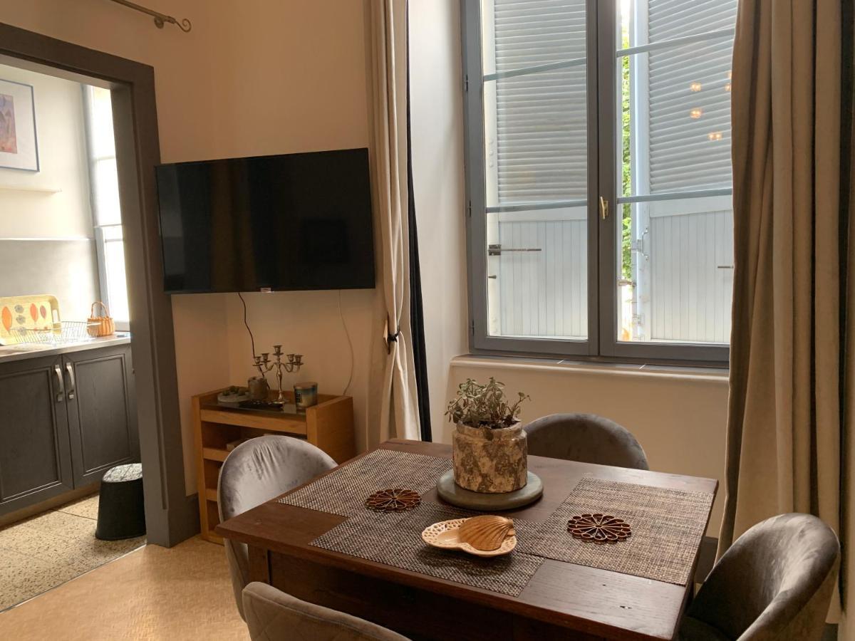La Cour Pavée, T2 lumineux, cosy, confort 55 m2 Saint-Léonard-de-Noblat Esterno foto