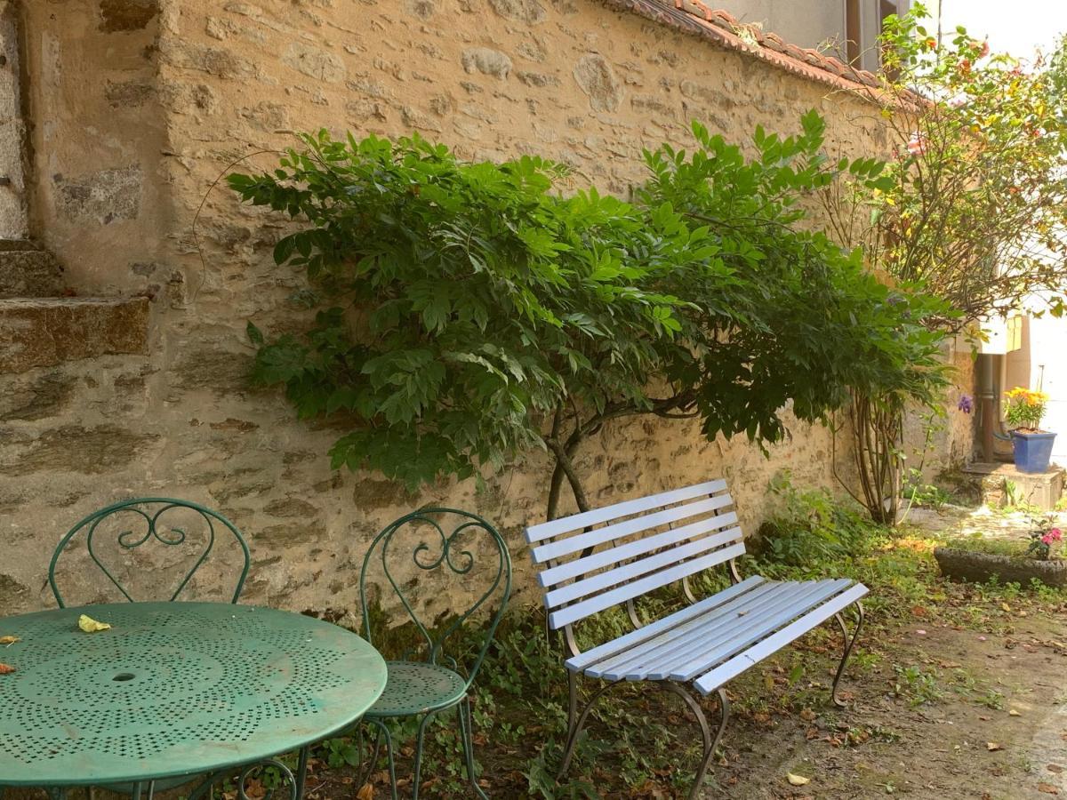 La Cour Pavée, T2 lumineux, cosy, confort 55 m2 Saint-Léonard-de-Noblat Esterno foto