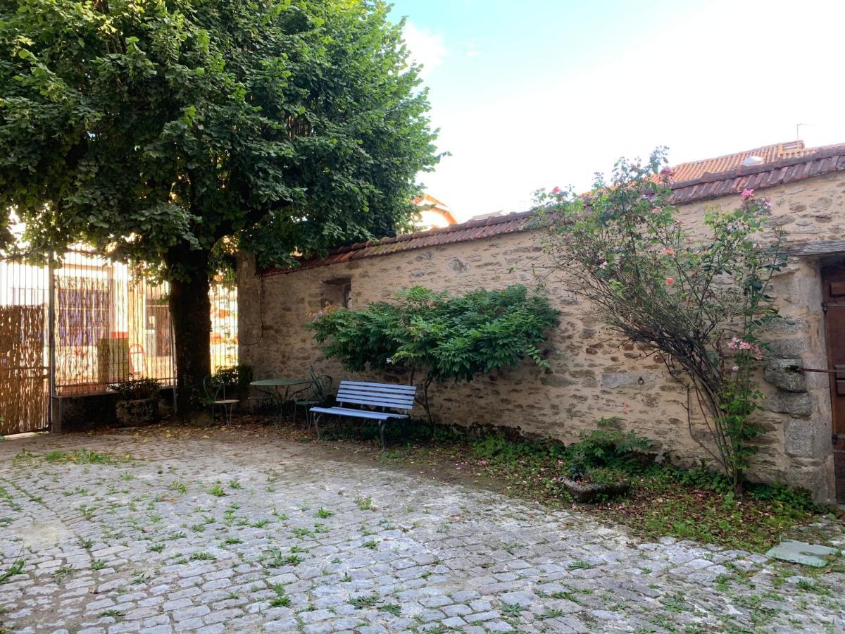 La Cour Pavée, T2 lumineux, cosy, confort 55 m2 Saint-Léonard-de-Noblat Esterno foto